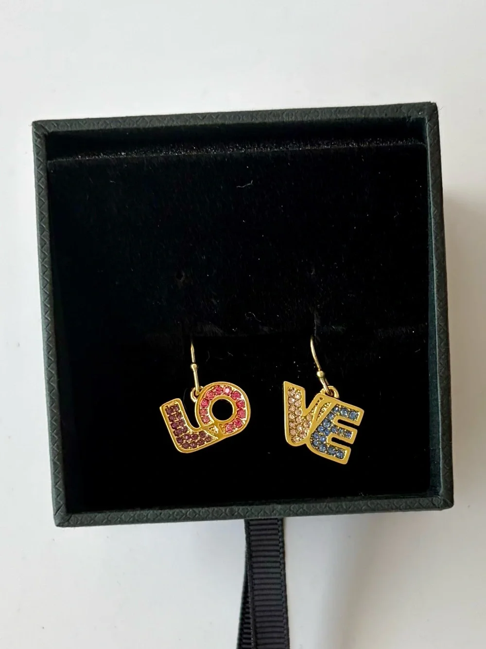Coach Boxed LOVE Earrings NWT - Picture 3 of 8